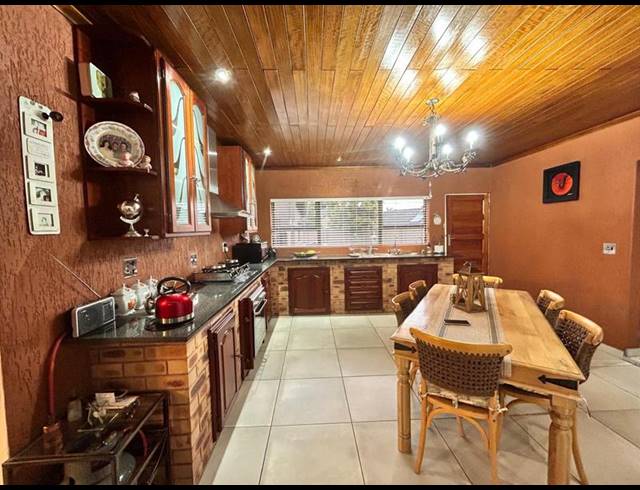 4 BEDROOM HOUSE FOR SALE IN DALPARK EXT 1